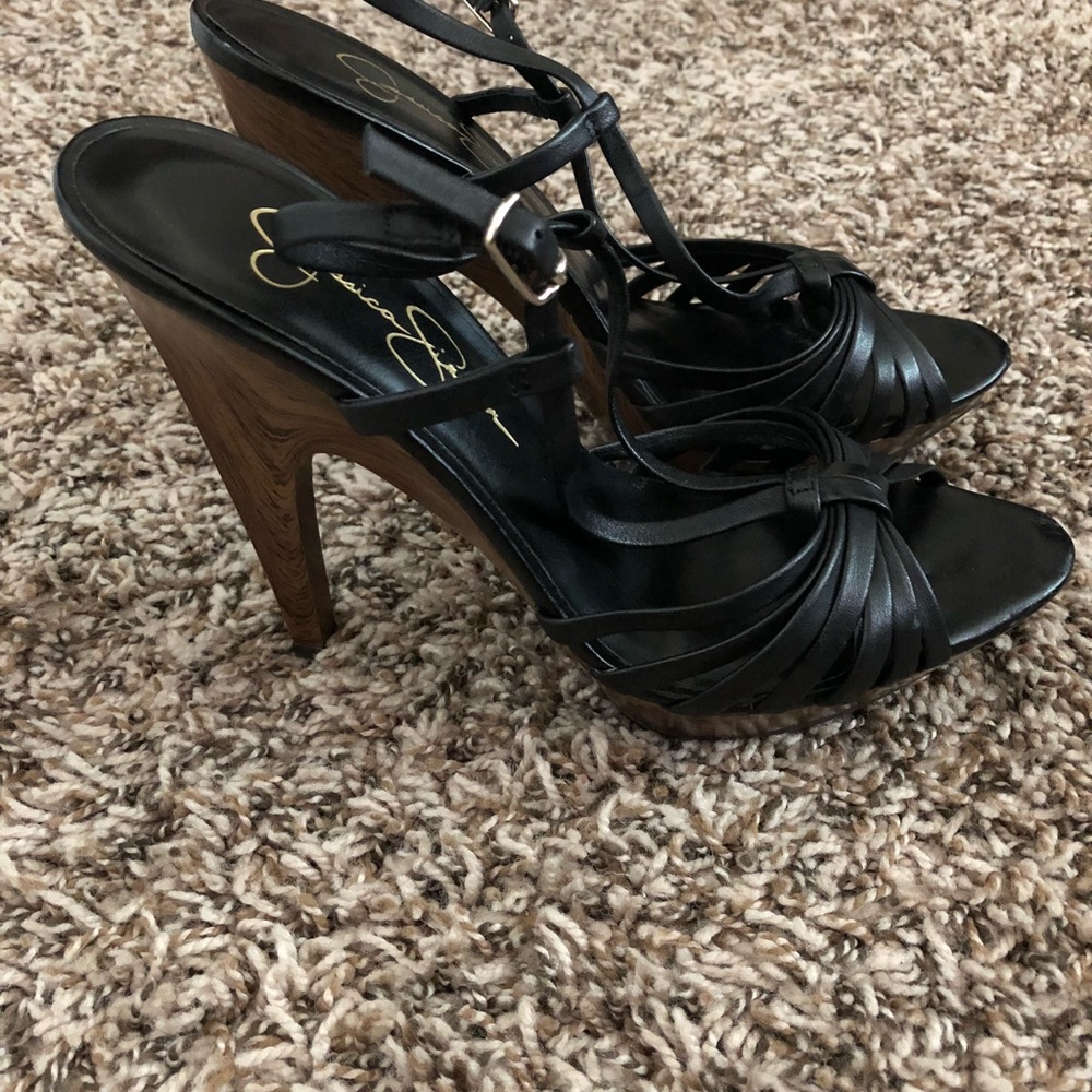 Women’s Jessica Simpson’s heels in size 6.